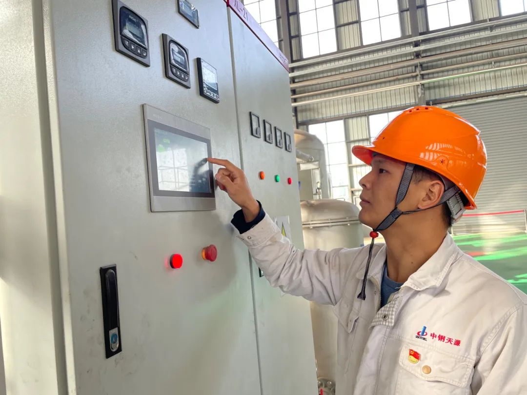 3461713247505618.jpg 劉阿朋_金牛獎(jiǎng)?wù)掌?.jpg