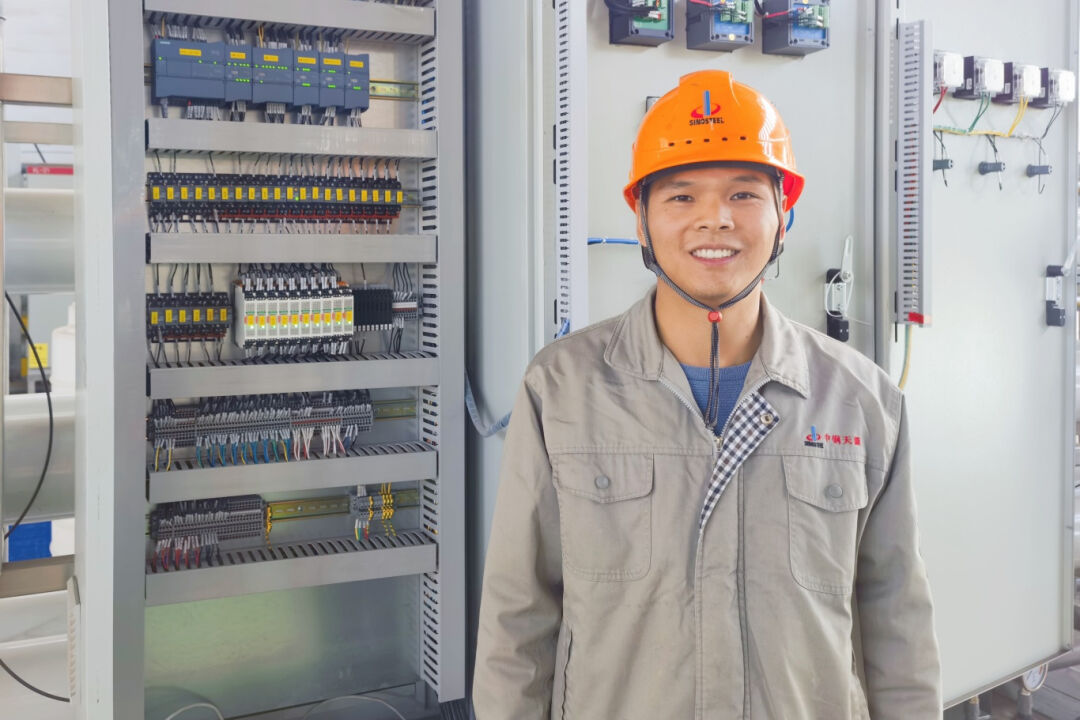 703171323892925.jpg 劉阿朋_金牛獎(jiǎng)?wù)掌?.jpg